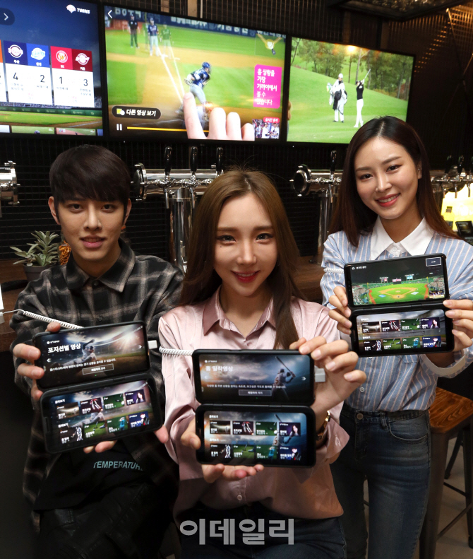 [포토]LG전자 듀얼스크린으로 즐기는 VR야구