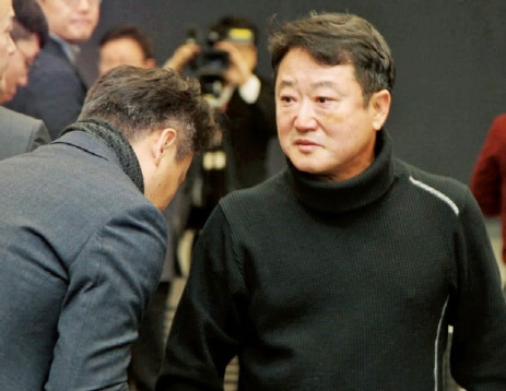 ‘퇴진’ 이웅열 전 코오롱 회장, 5대 계열사서 보수 455억원(종합)