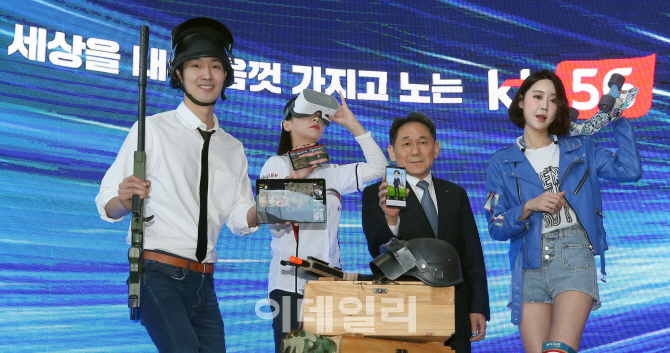 [포토]세상을 내 마음껏 가지고 노는 KT 5G