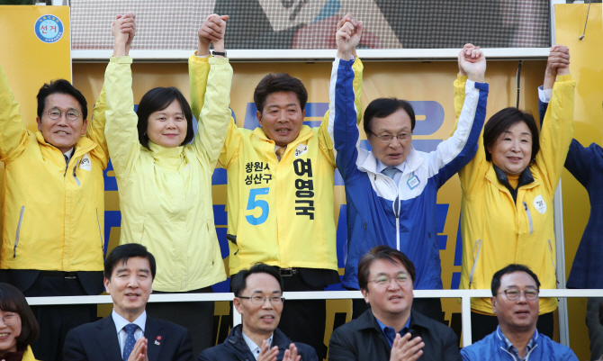 범여vs한국당 ‘폭풍전야’..."무난한 1대1, 타격 큰 2대0"