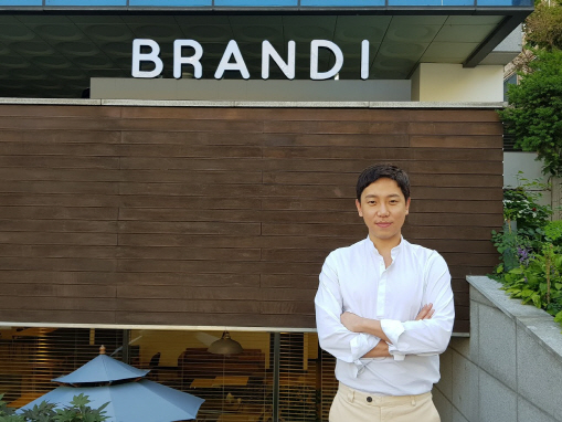 국내 최초 인플루언서 커머스…"올해 거래액 3000억 넘을 것" - 뉴스 썸네일 이미지