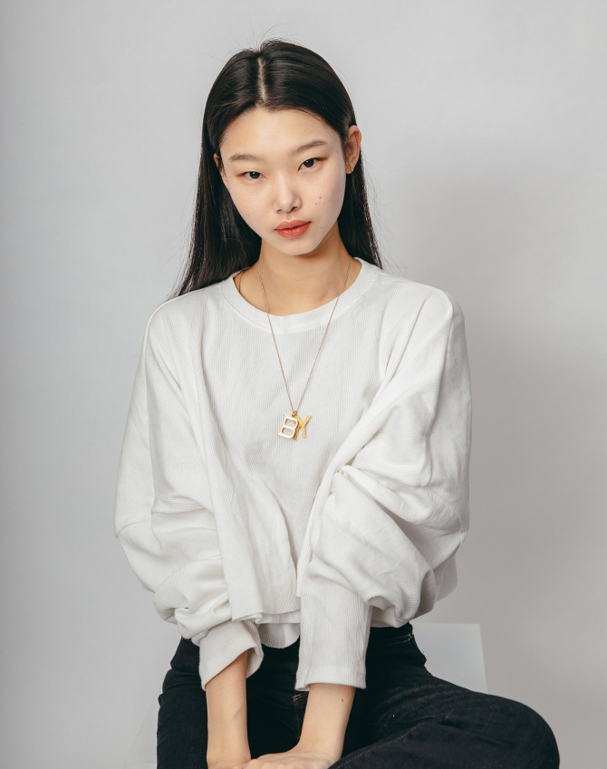 '한국의 뮬란' 모델 배윤영, 모델스닷컴 톱50 선정