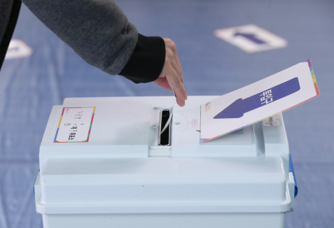 4.3보선 투표율 총 51.2%…창원성산, 통영·고성 각각 51.2%