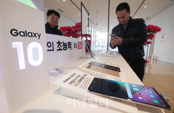 [포토]'마침내 시작된 5G 시대'