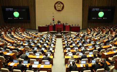 사업주, 5060 신중년 재취업 지원 의무화…고령자고용법 개정안 통과