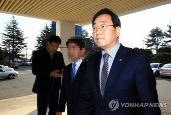 "김철수 속초시장이 무슨 죄?" vs "제주도서 속초까지 15시간?"