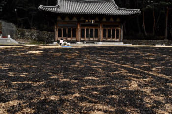 [강원산불]화마(火魔), 천년사찰 삼킬 뻔했다