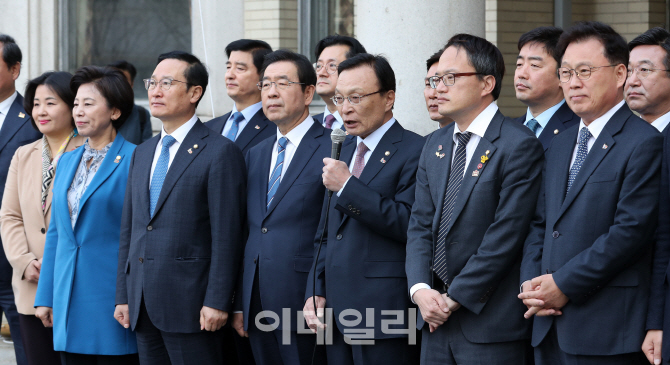 [포토]경교장에서 모두발언하는 이해찬 대표