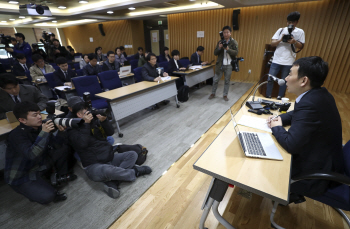 곪은 갈등 터졌다…`김학의 출금요청` 대검·조사단 진실공방 격화