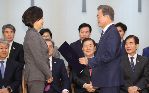 한국당 “김연철·박영선 임명한 文대통령, 독재 역사 새로 써”