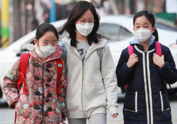 "경유값 올리고 보조금 폐지"…미세먼지 파격 대책 논란