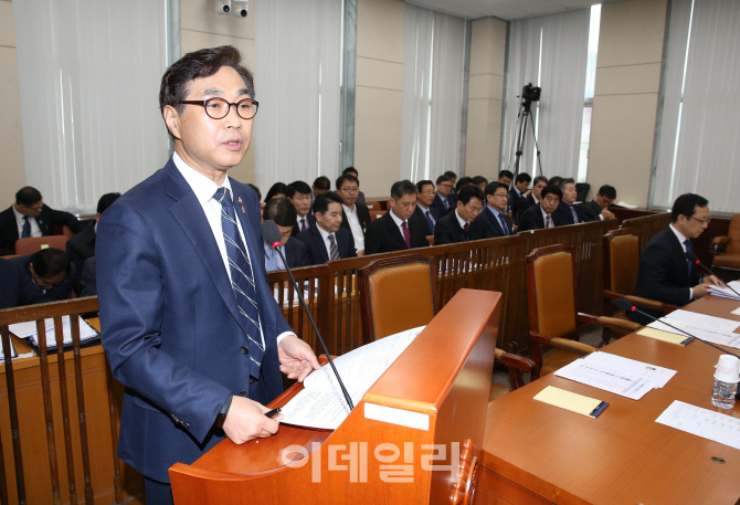 [포토]'산불 관련 현안 보고하는 류희인 재난안전관리본부장'