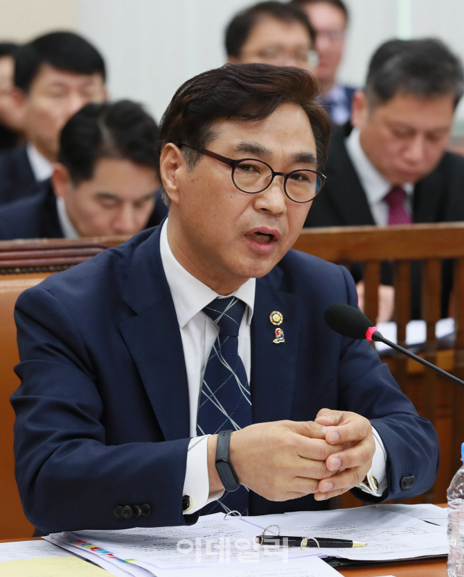 [포토]'질의에 답하는 류희인 재난안전관리본부장'