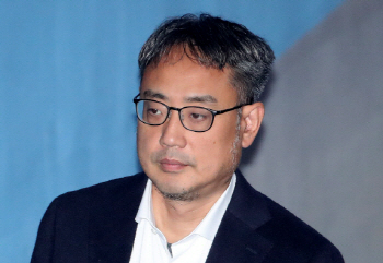 변희재, 항소심 불출석…"김경수는 왜 수갑 안 채우나"