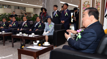 文의장, 또 개헌 제안 ..'국회 총리복수 추천, 대통령 임명'