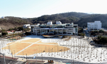 "벚꽃 흩날리는 4월 경기평화광장으로 오세요"…경기도, 4월 다양한 행사 마련