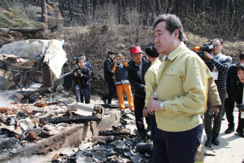 이낙연 총리, 강원 화재에 금일봉…총리실 직원도 성금 2천만원 모아