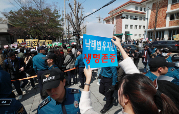 "낙태죄 폐지한다고 맘대로? 치료 믿고 일부러 다치나"