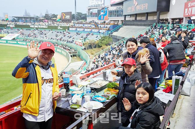 [포토] 야구장서 즐기는 한우 바비큐파티