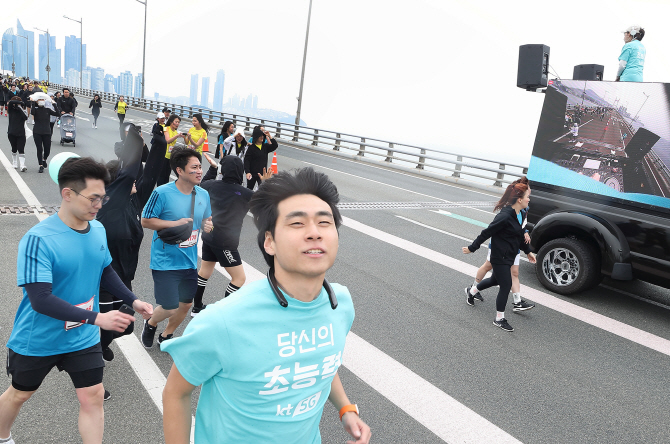 ‘마이런 부산’ 2만 마라톤 선수, KT 5G 웨어러블카메라 달고 생중계