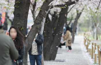 아침은 '쌀쌀' 오후 들어 포근해져…미세먼지 '양호'