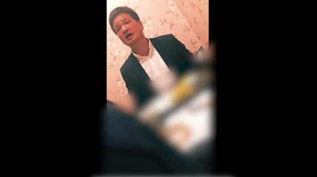 '스트레이트' 윤중천은 김학의 의형제? '별장 동영상' 입 연다