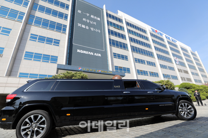 [포토]마지막으로 대한항공 본사 둘러보는 조양호 회장