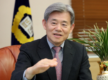 "가정법원, 가족 갈등해결에 후견·복지기능까지 맡아야"