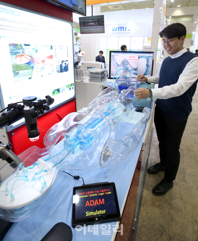 [포토]뇌동맥류 수술, ADAM으로 시뮬레이터 하세요!