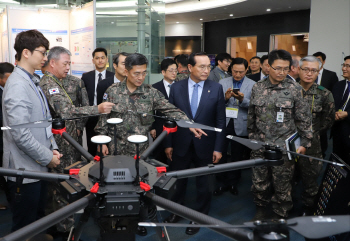 육군, 'AI·드론봇 전투발전 컨퍼런스'…연구성과 발표, 산·학·연 협력 논의