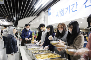  이성기 코리아텍 총장, 중간고사기간 간식 제공
