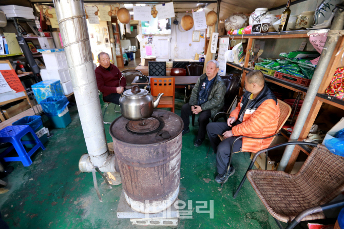  감옥이었던 '섬', 따스한 봄기운이 스며들다