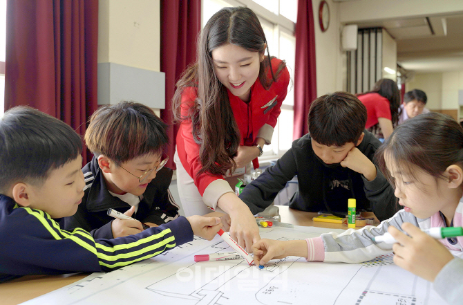 [포토] 티웨이항공, '잘 노는 우리학교 만들기'