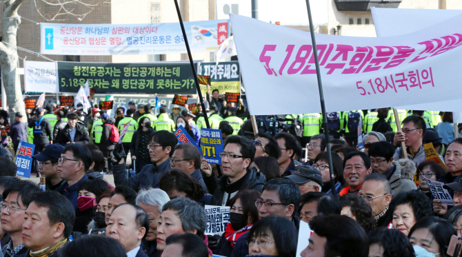 한국당 성토한 與野4당…“5.18 왜곡 처벌하랬더니 격려”