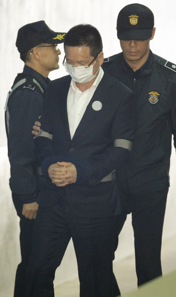 '김학의 의혹 키맨' 윤중천 영장기각…檢, 수사차질 불가피(상보)