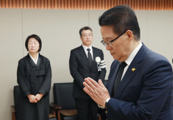 박지원, 故김홍일 추모 "홍일아 미안해...다 잊고 영면하길"