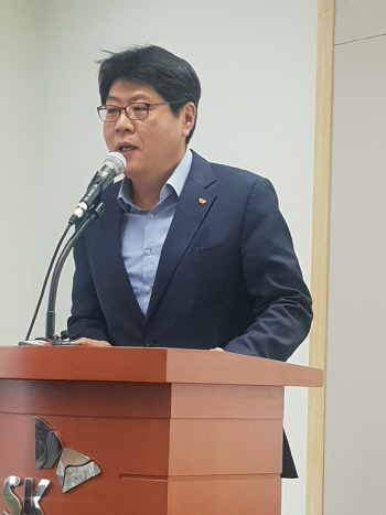 “직원 임금 0.4% 기부..SK텔레콤, AI스피커 노인돌봄 시작”(일문일답)