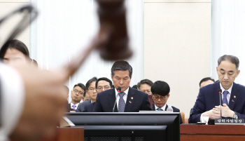 군인 30% 유지, 방사청 '문민화' 일단락…장군 정원 폐지는 논란