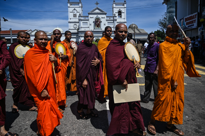 스리랑카 테러 종교갈등 원인?…불교·무슬림 "범인 엄벌해야"