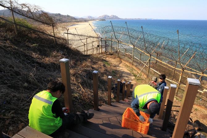 유엔사, 고성 DMZ 평화둘레길 사업 승인…27일부터 관광 개방