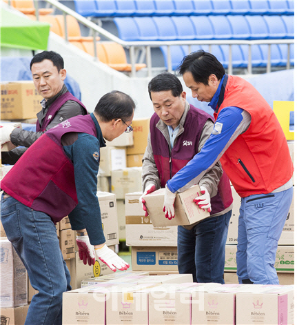 [포토]SR 노사, 강원 산불 이재민 구호물품 전달 및 자원봉사