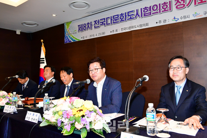 염태영 수원시장 "외국인주민 긴급지원사업 추진해야"