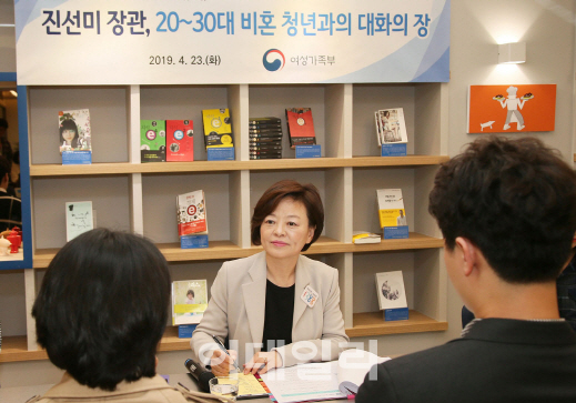 "혼자 살기도 빠듯한데, 육아·주거 걱정"…비혼 남녀들의 속내