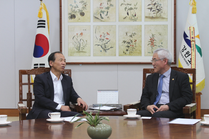 [포토]김종석 기상청장, 강원도와 지진대응 협력방안 논의