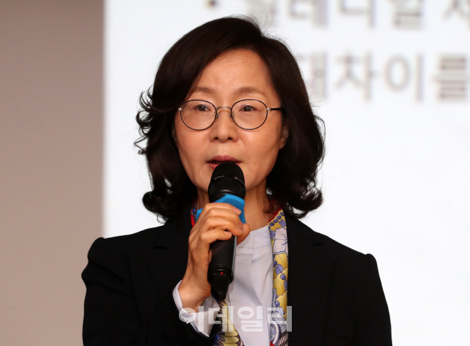 [포토]'2019 이데일리 이슈 포럼'에서 강연하는 이은형 국민대학교 경영대 교수