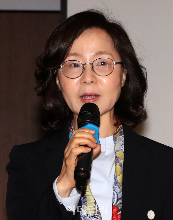 [포토]'이데일리 이슈 포럼'에서 강연하는 이은형 국민대학교 경영대 교수