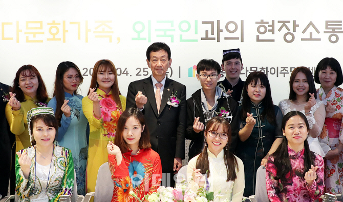 [포토] 진영 장관, 다문화이주민 플러스센터 개소식