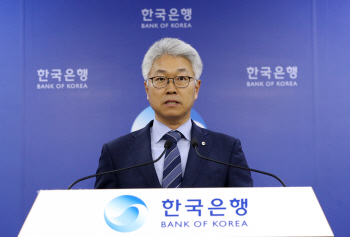 '수출감소→투자위축' 악순환에 GDP쇼크…커지는 금리인하 목소리