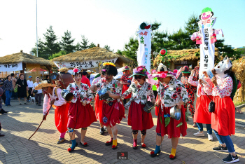 20살 품바, 사랑과 나눔에 빠지다 ‘음성 품바축제’