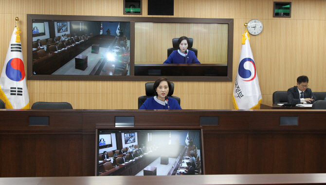 유은혜 "돌봄 단계서부터 촘촘한 사회안전망 구축…아이돌보미 자격 검증 강화"